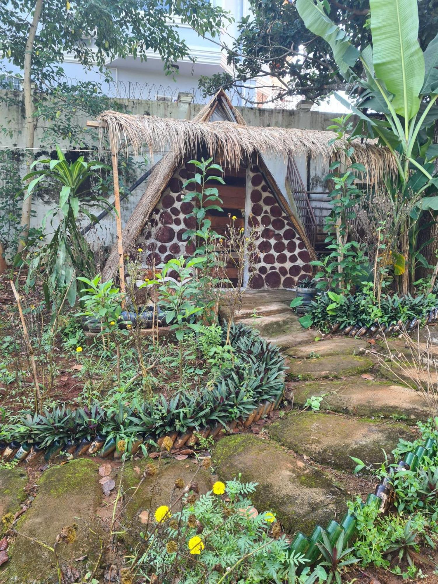 Backpacker Hostel And Jungle Trekking รัตนคีรี ภายนอก รูปภาพ