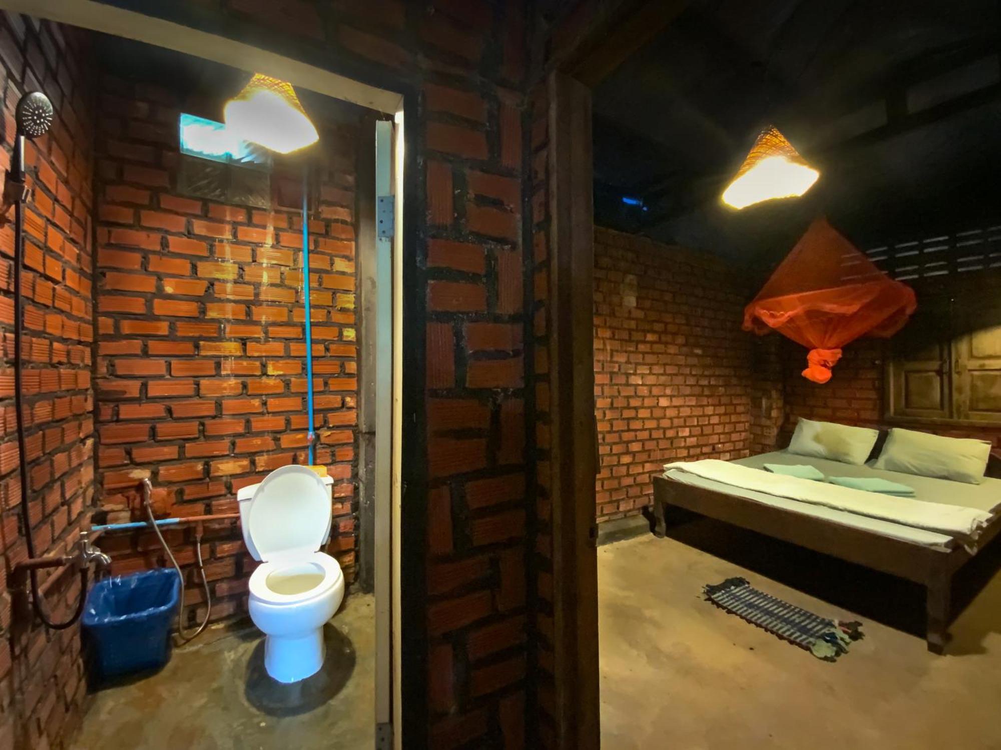 Backpacker Hostel And Jungle Trekking รัตนคีรี ภายนอก รูปภาพ
