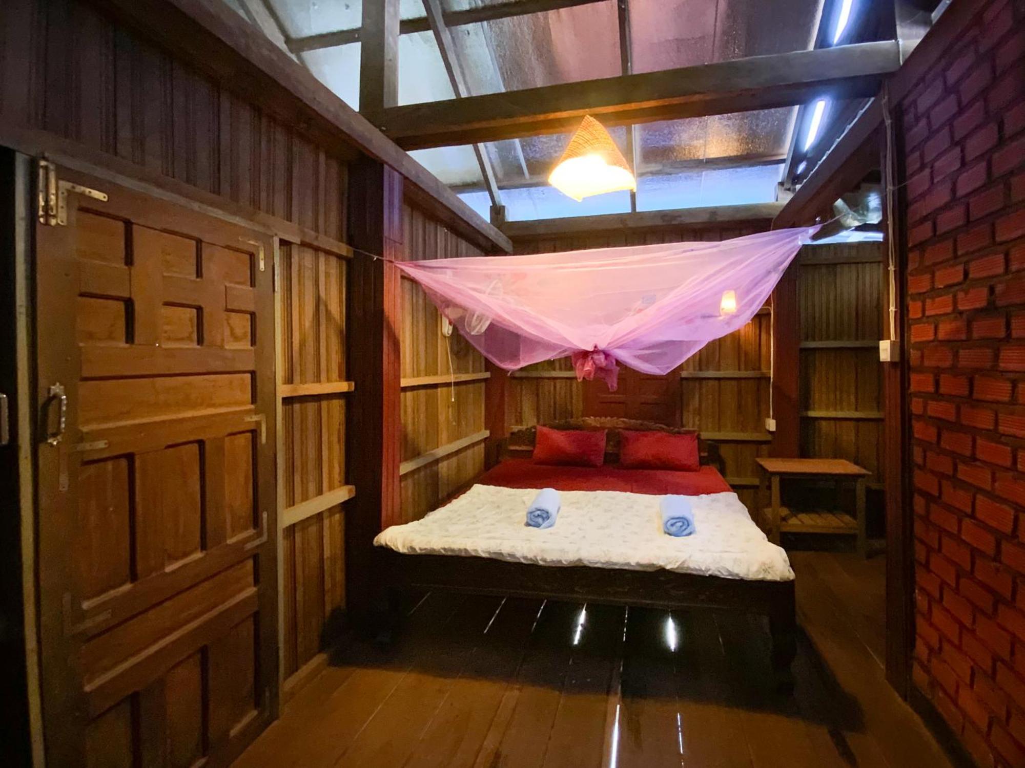 Backpacker Hostel And Jungle Trekking รัตนคีรี ภายนอก รูปภาพ