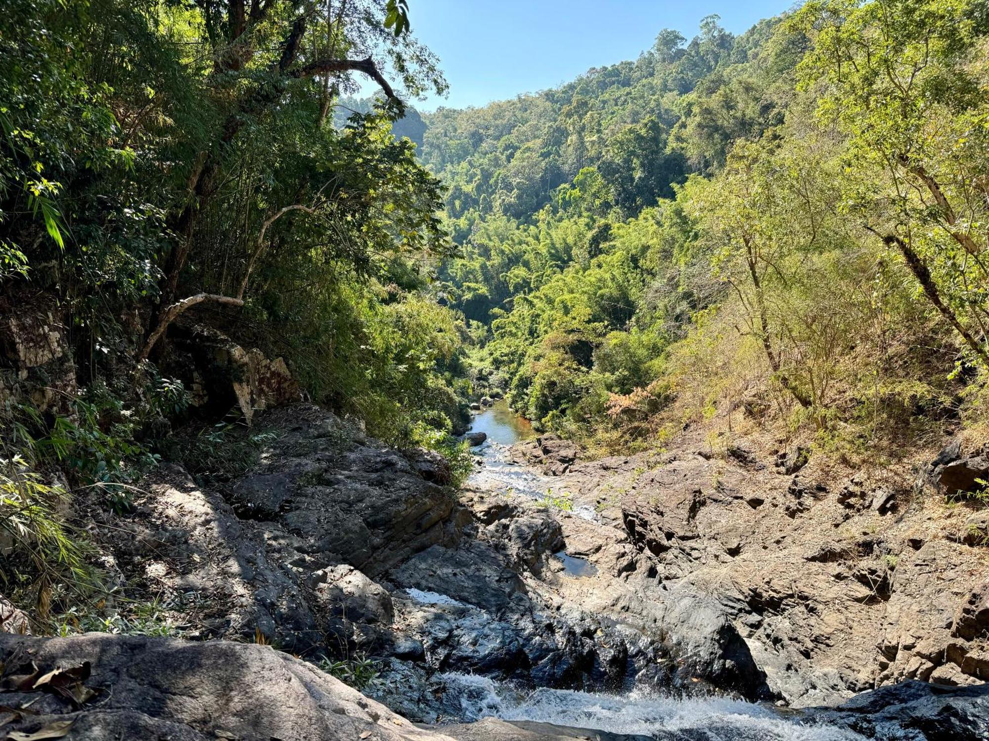 Backpacker Hostel And Jungle Trekking รัตนคีรี ภายนอก รูปภาพ
