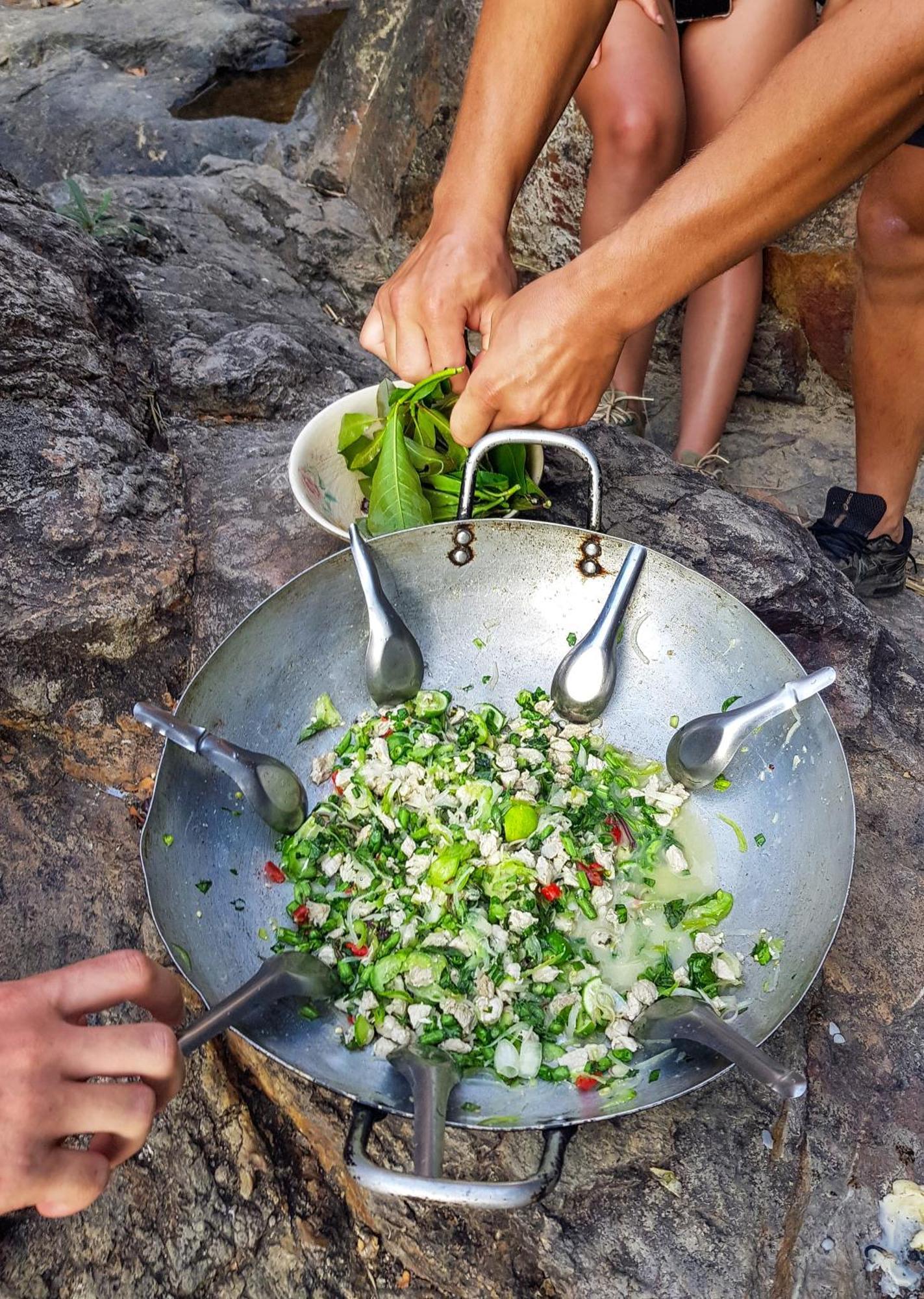 Backpacker Hostel And Jungle Trekking รัตนคีรี ภายนอก รูปภาพ