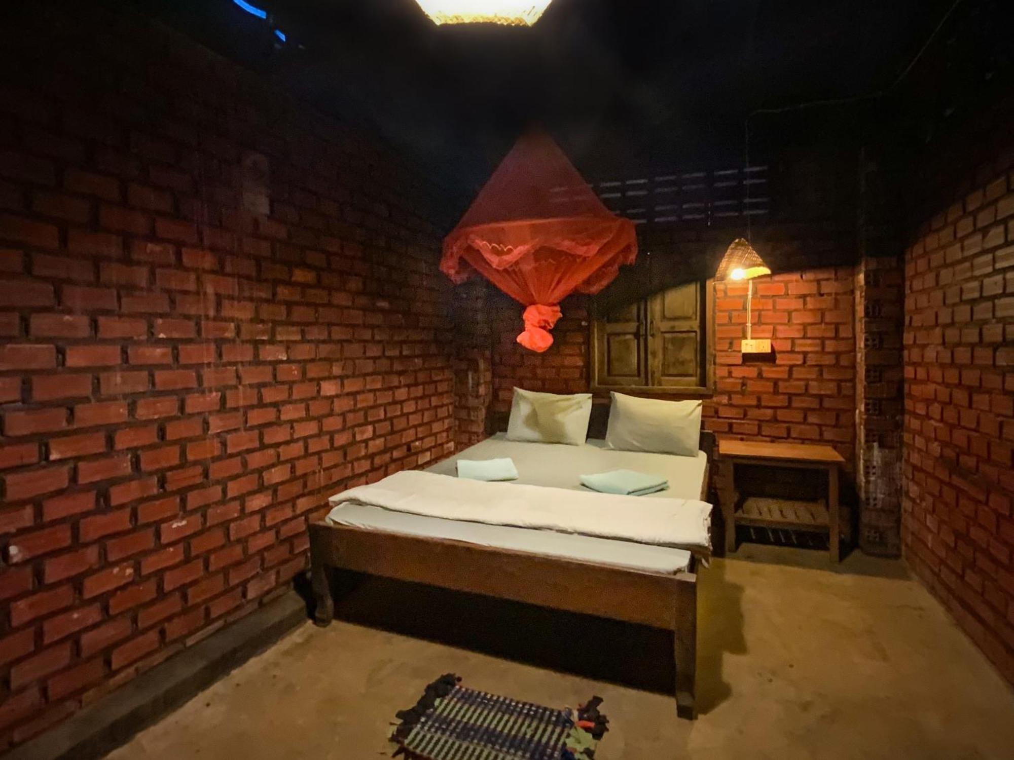 Backpacker Hostel And Jungle Trekking รัตนคีรี ภายนอก รูปภาพ